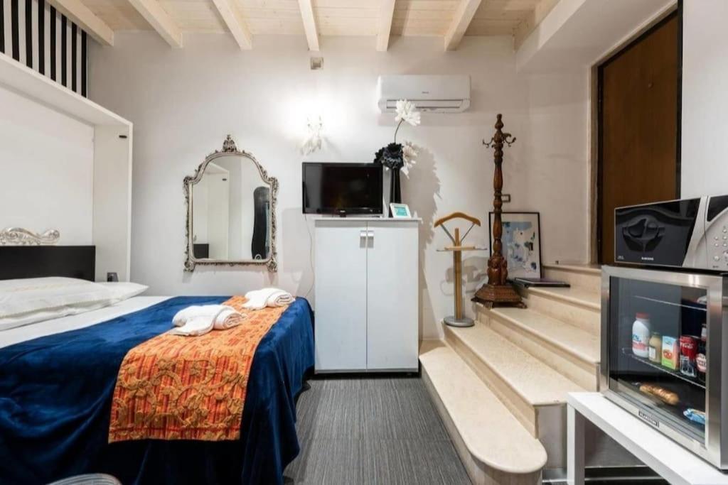 2 In The Historic Center Apartament Bari