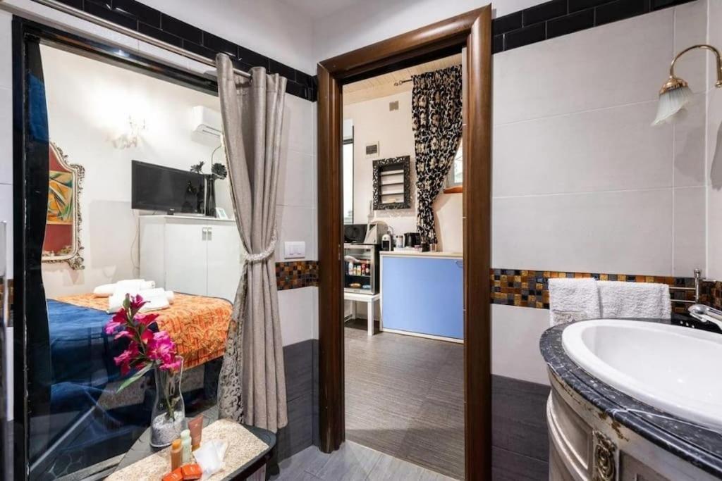 2 In The Historic Center Apartament Bari